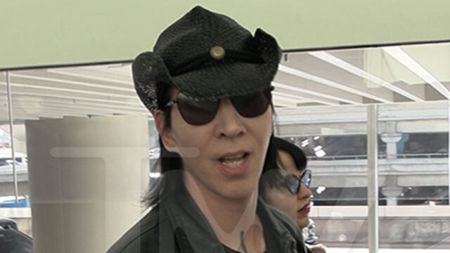 Marilyn Manson diz que é um Grinch, mas ainda gosta 120525_marilyn_manson_kal