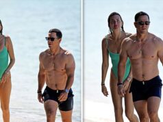 Mark Wahlberg fica sem camisa em Barbados com a esposa Rhea Mark-Wahlberg-e-Rhea-Durham-sub-backgrid-3
