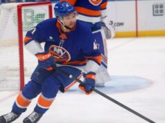 Marshall Warren finalmente traz o retorno dos Islanders para casa O defensor dos Islanders, Marshall Warren (41), no gelo durante o segundo período, quando o New York Islanders jogou contra o New Jersey Devils na terça-feira, 23 de dezembro de 2025, na UBS Arena em Elmont, NY.