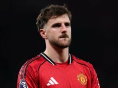 Mason Mount diz que está sempre ‘enfrentando’ o ás do Man Utd e é testado até o seu limite, ‘a coisa mais importante…’ Mason Mount em ação durante a partida da Premier League entre Crystal Palace e Manchester United no Selhurst Park em 2025 em Londres, Inglaterra.