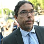 Nick Reiner com os pais Rob e Michele Reiner (por Chris Smith com Getty