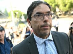 Matthew Perry Doctor, segundo a ser condenado pela morte do ator de ‘Friends’, fica 8 meses em confinamento domiciliar Nick Reiner com os pais Rob e Michele Reiner (por Chris Smith com Getty