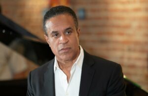 Maurice DuBois sairá do ‘CBS Evening News’ após a saída do co-âncora John Dickerson Maurice DuBois sairá do 'CBS Evening News' após a saída do co-âncora John Dickerson