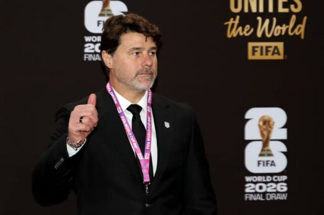 Mauricio Pochettino, técnico dos Estados Unidos, posa no sorteio oficial da Copa do Mundo FIFA 2026.