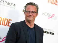 Médico que vendeu cetamina para estrela de ‘Friends’, Matthew Perry, pega 2 anos e meio de prisão Salvador Plasencia deixa o tribunal federal na quarta-feira, 23 de julho de 2025 em Los Angeles, após se declarar culpado de dar cetamina a Matthew Perry, levando à morte por overdose do ator em 2023. (Foto AP/Damian Dovarganes)
