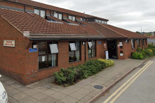 Médico suspenso após agendar consultas falsas de final de dia Yahoo news home