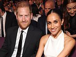 Meghan e Harry alertaram o casal acusado de ‘intrometer-se’ na política NOVAMENTE ao elogiar a proibição das redes sociais na Austrália para menores de 16 anos Meghan e Harry alertaram o casal acusado de 'intrometer-se' na política NOVAMENTE ao elogiar a proibição das redes sociais na Austrália para menores de 16 anos