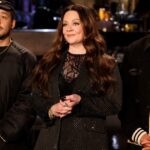 Melissa McCarthy mostra por que ela é uma apresentadora repetida do 'SNL', e Pete Hegseth retorna abertamente