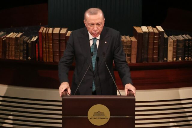 Membro da OTAN entra em pânico com o declínio da taxa de natalidade
