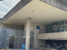 Menina, 17 anos, gravemente ferida após cair dois andares dentro de prédio abandonado Menina, 17 anos, gravemente ferida após cair dois andares dentro de prédio abandonado