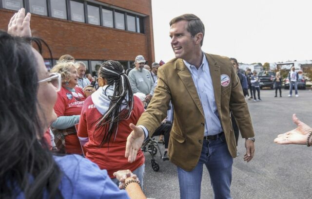 O presidente Donald Trump reúne-se com o secretário-geral da OTAN, Mark Rutte, no Salão Oval da Casa Branca, quarta-feira, 22 de outubro de 2025, em Washington. (Foto AP/Alex Brandon)