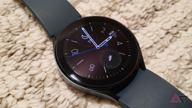 Galaxy Watch 4 no tapete