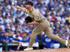 Michael King concorda com contrato de US $ 75 milhões com Padres para retirar opção do Yankees e Mets Michael King, do San Diego Padres, arremessa durante a quarta entrada do jogo 3 de um jogo de beisebol wild card da Liga Nacional contra o Chicago Cubs na quinta-feira, 2 de outubro de 2025, em Chicago.