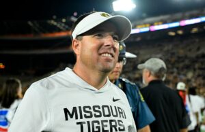 Michigan envolvido em negociações com três grandes treinadores: relatório Missouri head coach Eli Drinkwitz