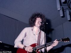 Mick Abrahams morto: a estrela de Jethro Tull e Blodwyn Pig falece aos 82 anos após uma série de problemas de saúde Jethro Tull e Blodwyn Pig Mick Abrahams morreram aos 82 anos após uma série de problemas de saúde (foto em 1970)