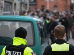 Migrantes afegãos e sírios têm até dez vezes mais probabilidade de serem suspeitos de crimes na Alemanha Migrantes afegãos e sírios têm até dez vezes mais probabilidade de serem suspeitos de crimes na Alemanha