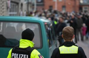 Migrantes afegãos e sírios têm até dez vezes mais probabilidade de serem suspeitos de crimes na Alemanha Migrantes afegãos e sírios têm até dez vezes mais probabilidade de serem suspeitos de crimes na Alemanha