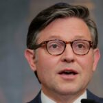 Mike Johnson evita o ataque Reiner de Trump ao discursar no fim de semana de ‘muitas tragédias’ | Vídeo