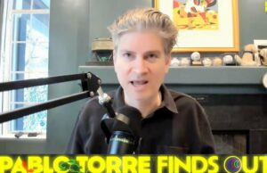 Mike Schur explica por que qualquer fusão da Warner Bros. Discovery é ‘ruim para todos’, incluindo os consumidores | Vídeo Mike Schur explica por que qualquer fusão da Warner Bros. Discovery é 'ruim para todos', incluindo os consumidores | Vídeo