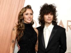 Miley Cyrus ‘Nunca pensei’ que se casaria novamente antes de Maxx Morando História de namoro de Miley Cyrus, do ex-marido Liam Hemsworth ao noivo Maxx Morando 2197308888 2242842461 2202913017