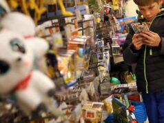 Milhares de brinquedos retirados de lojas vitorianas antes do Natal Milhares de itens, incluindo brinquedos, foram retirados das prateleiras vitorianas antes do Natal.