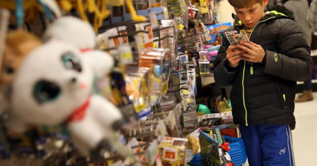 Milhares de itens, incluindo brinquedos, foram retirados das prateleiras vitorianas antes do Natal.