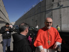 Milhares de pessoas migram para Belém para reviver o espírito natalino após 2 anos de guerra em Gaza Yahoo news home