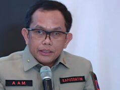 Milhares de vítimas de enchentes e deslizamentos de terra em Sumatra rejeitam abrigos e escolhem fundo de espera de abrigo de IDR 600 mil por mês Milhares de vítimas de enchentes e deslizamentos de terra em Sumatra rejeitam abrigos e escolhem fundo de espera de abrigo de IDR 600 mil por mês