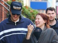 Millie Bobby Brown coloca a filha sob o casaco em caminhada com Jake Bongiovi BGUS_3435517_022