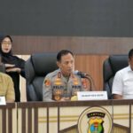 Ministério das Florestas e Polícia Regional de Lampung revelam cronologia da madeira encalhada: incidente em 5 de novembro - de um navio danificado