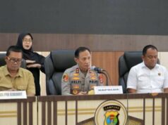 Ministério das Florestas e Polícia Regional de Lampung revelam cronologia da madeira encalhada: incidente em 5 de novembro – de um navio danificado Ministério das Florestas e Polícia Regional de Lampung revelam cronologia da madeira encalhada: incidente em 5 de novembro - de um navio danificado