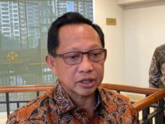 Ministro do Interior afirma que 106 mil roupas novas serão distribuídas às vítimas do desastre de Sumatra Ministro do Interior afirma que 106 mil roupas novas serão distribuídas às vítimas do desastre de Sumatra