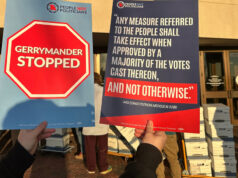 Missouri luta contra seus eleitores por causa do novo gerrymander apoiado por Trump O senador republicano do estado do Missouri, Denny Hoskins, membro do Freedom Caucus, fala para centenas de apoiadores reunidos na terça-feira, 30 de janeiro de 2024, no Capitólio do Missouri em Jefferson City, Missouri (AP Photo/Summer Ballentine)