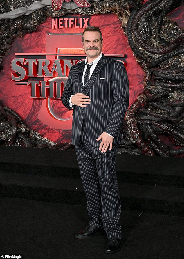 Mistério de David Harbor quando estrela sai do evento Stranger David Harbour não estará mais presente em um evento de Stranger Things esta noite após uma suposta confusão; fotografado no mês passado