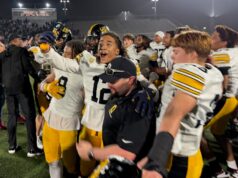 Monday Morning Lights: ‘Fizemos questão de vir aqui, representar Oakland e homenagear o técnico Beam’ Monday Morning Lights: 'Fizemos questão de vir aqui, representar Oakland e homenagear o técnico Beam'