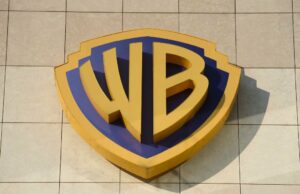 Moody’s adverte que a Warner Bros. Discovery ainda pode enfrentar rebaixamento de crédito apesar do acordo com a Netflix Logotipo da Warner Bros. (Crédito: Getty Images)