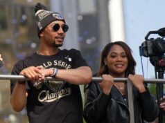 Mookie Betts desiste do World Baseball Classic após ultimato da esposa O shortstop do Los Angeles Dodgers, Mookie Betts, e sua esposa Brianna Betts em um ônibus de dois andares durante o desfile do campeonato da World Series.