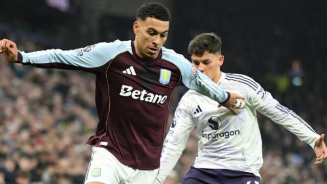 Morgan Rogers enlouquece, Aston Villa vence o Manchester United por 2 a 1
