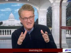 ‘Morning Joe’ verifica a origem dos bônus militares de Trump: ‘muito legal, exceto que não é verdade’ | Vídeo 'Morning Joe' verifica a origem dos bônus militares de Trump: 'muito legal, exceto que não é verdade' | Vídeo