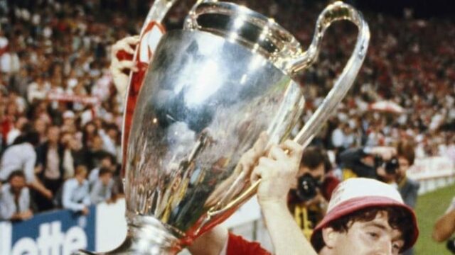 Morre o herói do Nottingham Forest que ganhou 2 títulos da Liga dos Campeões
