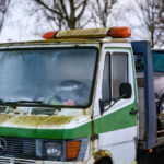 Motorista de caminhão de reboque que supostamente pegou um veículo ICE durante uma operação em Los Angeles é considerado inocente