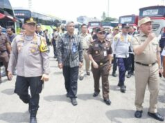 Motoristas de ônibus no Terminal Priok fazem exames de saúde e exames de urina para prevenir acidentes durante o Natal, resultados … Motoristas de ônibus no Terminal Priok fazem exames de saúde e exames de urina para prevenir acidentes durante o Natal, resultados ...