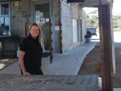 Muitas opções de acomodação na pequena cidade com a famosa rocha Muitas opções de acomodação na pequena cidade com a famosa rocha