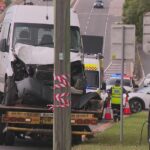 A van foi rebocada do local após a prisão.