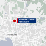 Mulher ameaçada com faca por chaves de carro em estacionamento de delegacia