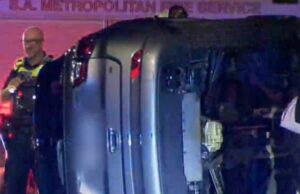 Mulher cinco vezes o limite após acidente destrutivo em Adelaide Um motorista bêbado que estava cinco vezes acima do limite legal chegou perigosamente perto do desastre em um dos subúrbios costeiros mais ricos de Adelaide.