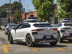 Mulher de Los Angeles descobre homem escondido no porta-malas da Waymo Mulher de Los Angeles descobre homem escondido no porta-malas da Waymo