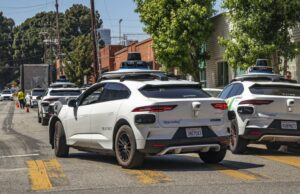 Mulher de Los Angeles descobre homem escondido no porta-malas da Waymo Mulher de Los Angeles descobre homem escondido no porta-malas da Waymo