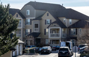 Mulher do Colorado suspeita de matar 2 de seus filhos é extraditada do Reino Unido Yahoo news home