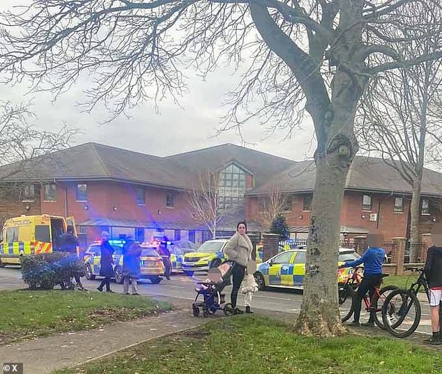 Mulher 'é vista correndo pela rua coberta de sangue em A polícia de Merseyside correu para o Newton Community Hospital (foto) em Newton-Le-Willows, Merseyside, esta tarde. Um homem, originário do Afeganistão, foi preso sob suspeita de cinco acusações de ferir com dolo, briga e dano criminal